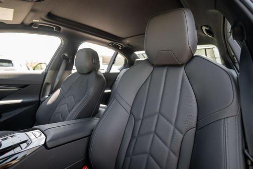 2026 BMW 550e 550e xDrive