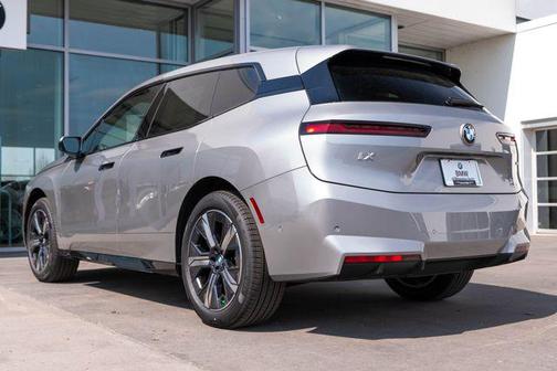 Space Silver Metallic 2026 BMW iX xDrive60
