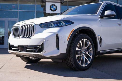 Mineral White Metallic 2026 BMW X5 xDrive40i