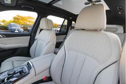Mineral White Metallic 2026 BMW X5 PHEV xDrive50e