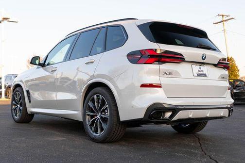Mineral White Metallic 2026 BMW X5 PHEV xDrive50e