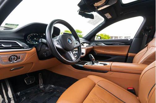 Carbon Black Metallic 2022 BMW 750 i xDrive