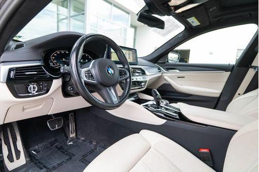 Alvite Grey Metallic 2023 BMW M550 i Xdrive