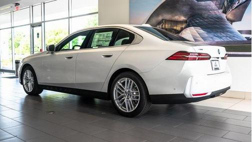 2025 BMW 530 xDrive