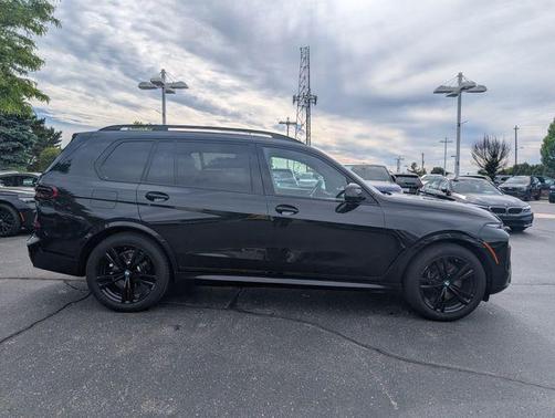 Black Sapphire Metallic 2024 BMW X7 xDrive40i