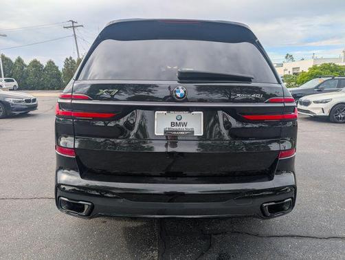 Black Sapphire Metallic 2024 BMW X7 xDrive40i
