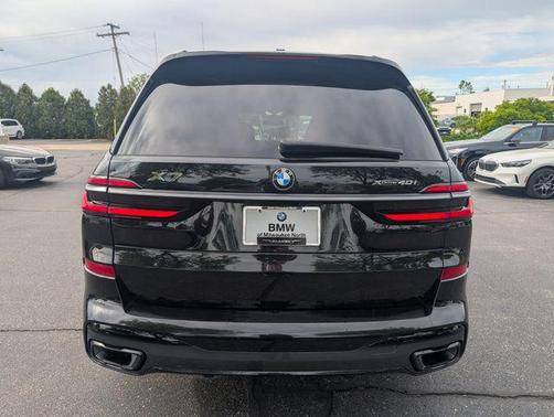 Black Sapphire Metallic 2024 BMW X7 xDrive40i