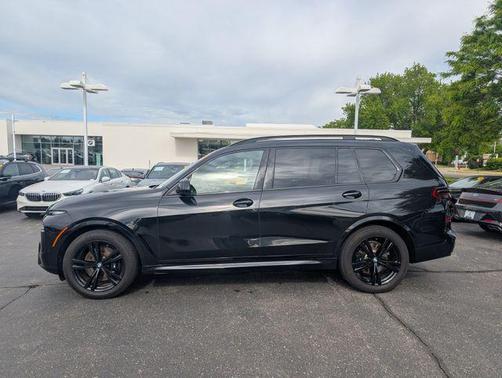Black Sapphire Metallic 2024 BMW X7 xDrive40i