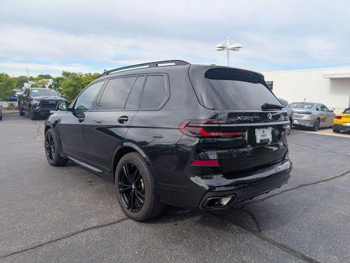 Black Sapphire Metallic 2024 BMW X7 xDrive40i