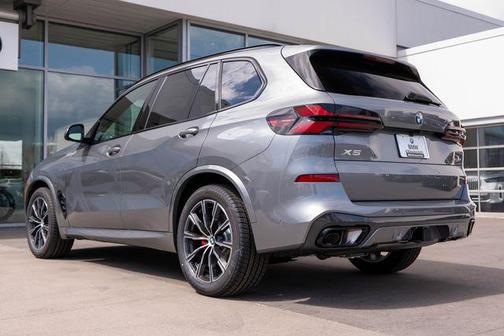Skyscraper Grey Metallic 2026 BMW X5 xDrive40i