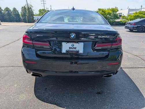 Black Sapphire Metallic 2021 BMW 530e Base