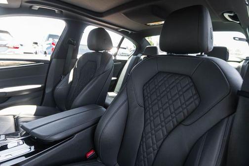 Black Sapphire Metallic 2021 BMW 530e Base