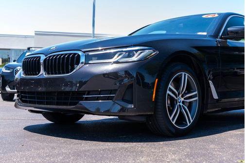 Black Sapphire Metallic 2021 BMW 530e Base