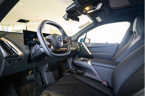 Arctic Race Blue Metallic 2026 BMW iX xDrive60