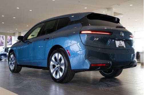 Arctic Race Blue Metallic 2026 BMW iX xDrive60