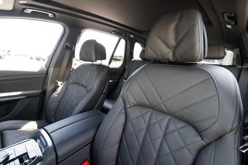 Mineral White Metallic 2026 BMW X5 xDrive40i