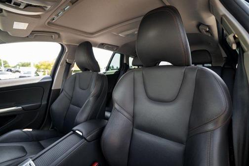 2015 Volvo V60 Cross Country T5