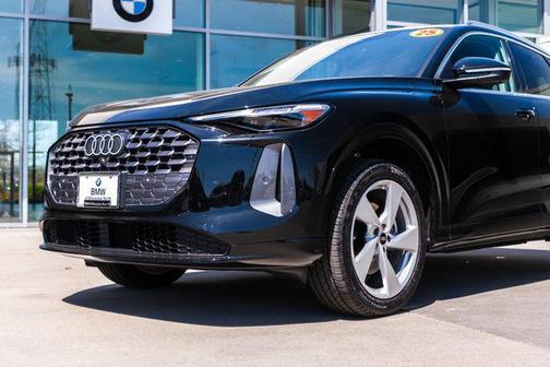 Mythos Black Metallic 2025 Audi Q5 Premium Plus TFSI quattro S tronic