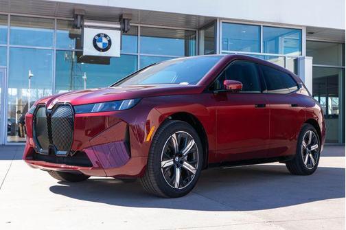 Aventurin Red Metallic 2026 BMW iX xDrive60