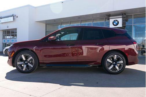 Aventurin Red Metallic 2026 BMW iX xDrive60