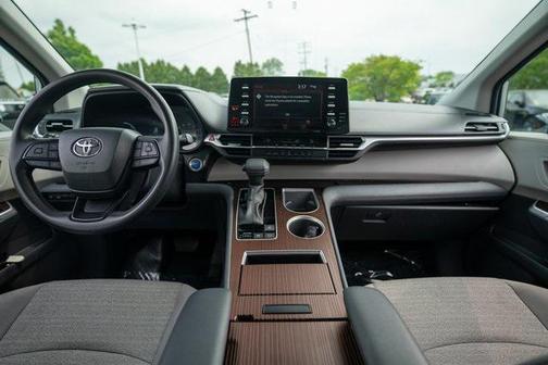2023 Toyota Sienna LE