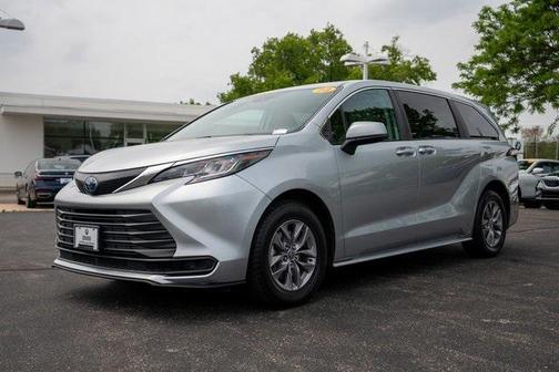 2023 Toyota Sienna LE