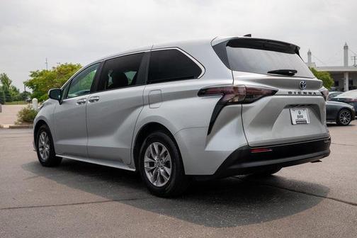 2023 Toyota Sienna LE
