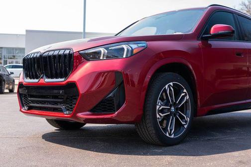 Vegas Red Metallic 2026 BMW X1 xDrive28i