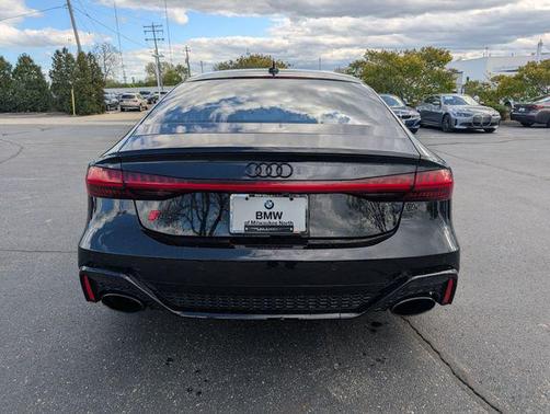 Sebring Black Crystal Effect 2023 Audi RS 7 4.0T