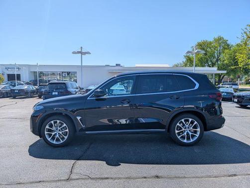 Black Sapphire Metallic 2024 BMW X5 xDrive40i