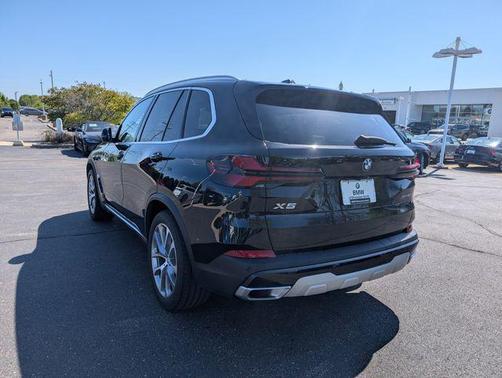 Black Sapphire Metallic 2024 BMW X5 xDrive40i