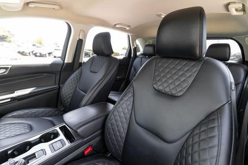 Star White Metallic Tri-Coat 2024 Ford Edge Titanium