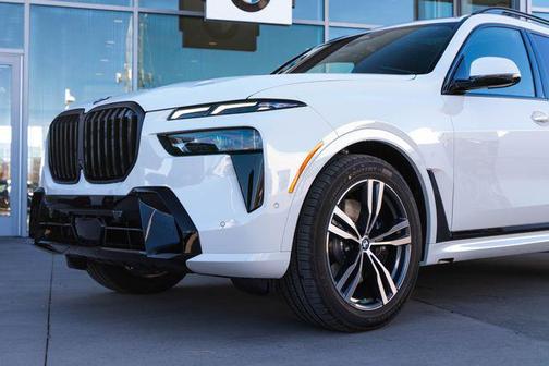 Alpine White 2026 BMW X7 xDrive40i