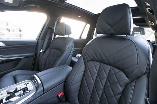 Alpine White 2026 BMW X7 xDrive40i