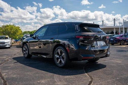 2026 BMW iX xDrive60
