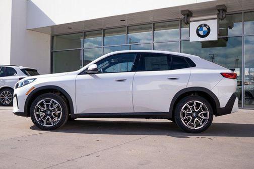Mineral White Metallic 2026 BMW X2 xDrive28i
