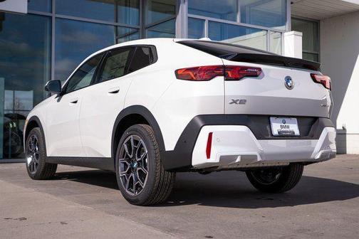 Mineral White Metallic 2026 BMW X2 xDrive28i