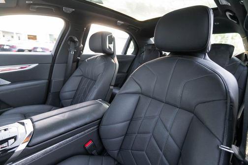 Space Silver Metallic 2023 BMW i7 xDrive60
