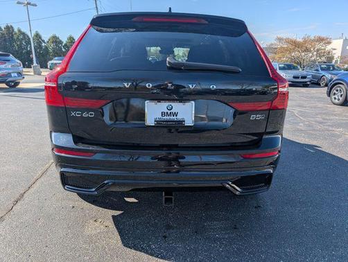 Onyx Black Metallic 2024 Volvo XC60 B5 Plus Dark Theme