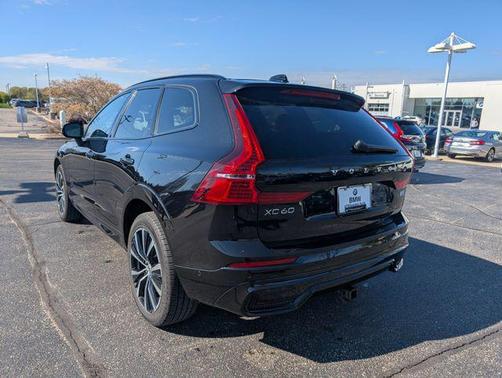 Onyx Black Metallic 2024 Volvo XC60 B5 Plus Dark Theme