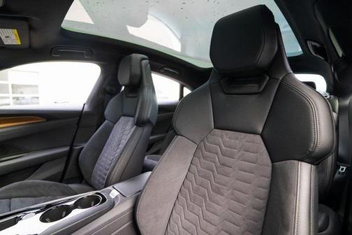2023 Audi e-tron GT Premium Plus quattro