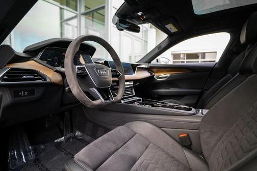 2023 Audi e-tron GT Premium Plus quattro