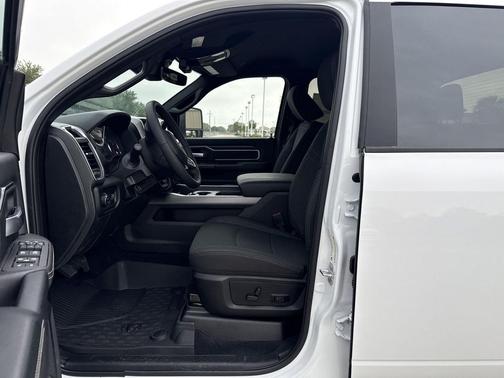 2025 RAM 2500 Lone Star Crew Cab 4x4 8' Box