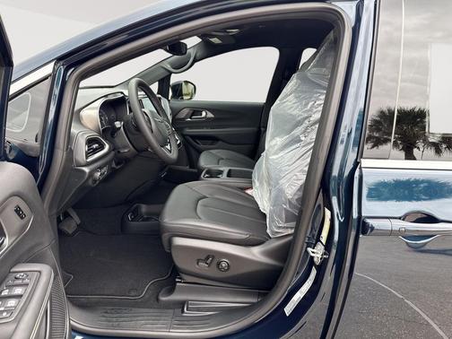 2025 Chrysler Pacifica L
