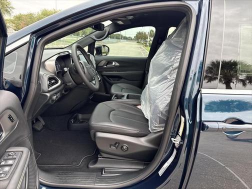 2025 Chrysler Pacifica L