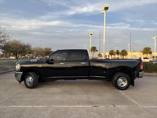 2023 RAM 3500 Tradesman Crew Cab 4x2 8' Box