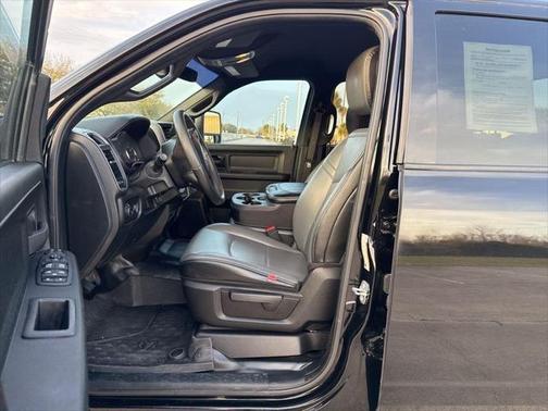 2023 RAM 3500 Tradesman Crew Cab 4x2 8' Box