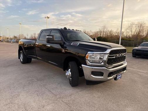 2023 RAM 3500 Tradesman Crew Cab 4x2 8' Box