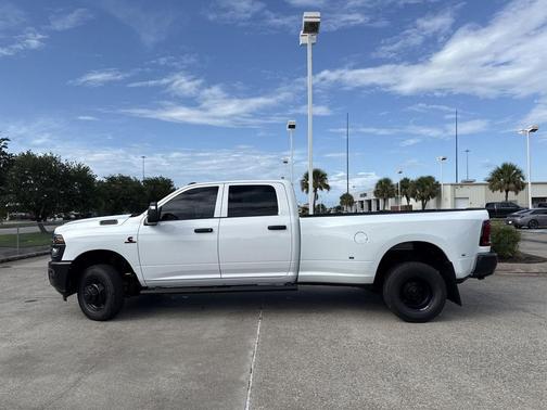 2025 RAM 3500 Tradesman Crew Cab 4x4 8' Box