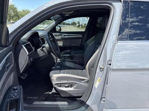 2023 Volkswagen Atlas Cross Sport 3.6L V6 SEL Premium R-Line
